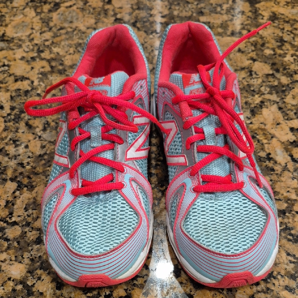 New Balance Women's Athletic Shoes in Pink and Gray Size 6 In Mens 7.5 In Womens